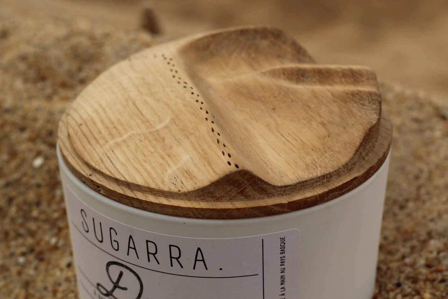 Bougie artisanale parfumée "Dune" avec couvercle sculpté à la main - 350 g Sugarra