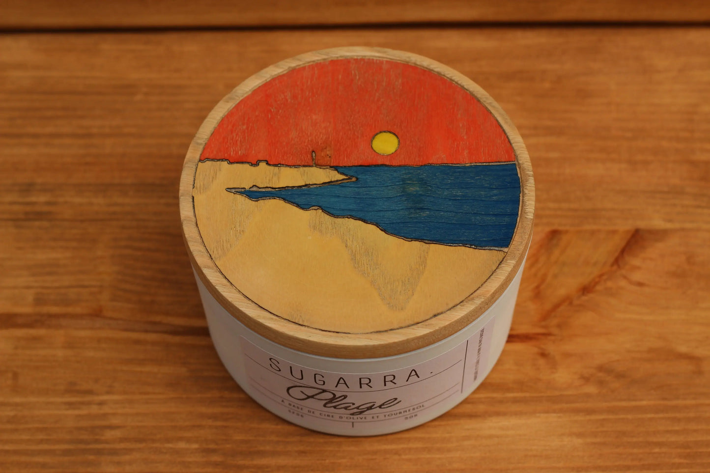 Bougie artisanale parfumée "Plage" avec couvercle en placage bois teinté - 350 g Sugarra