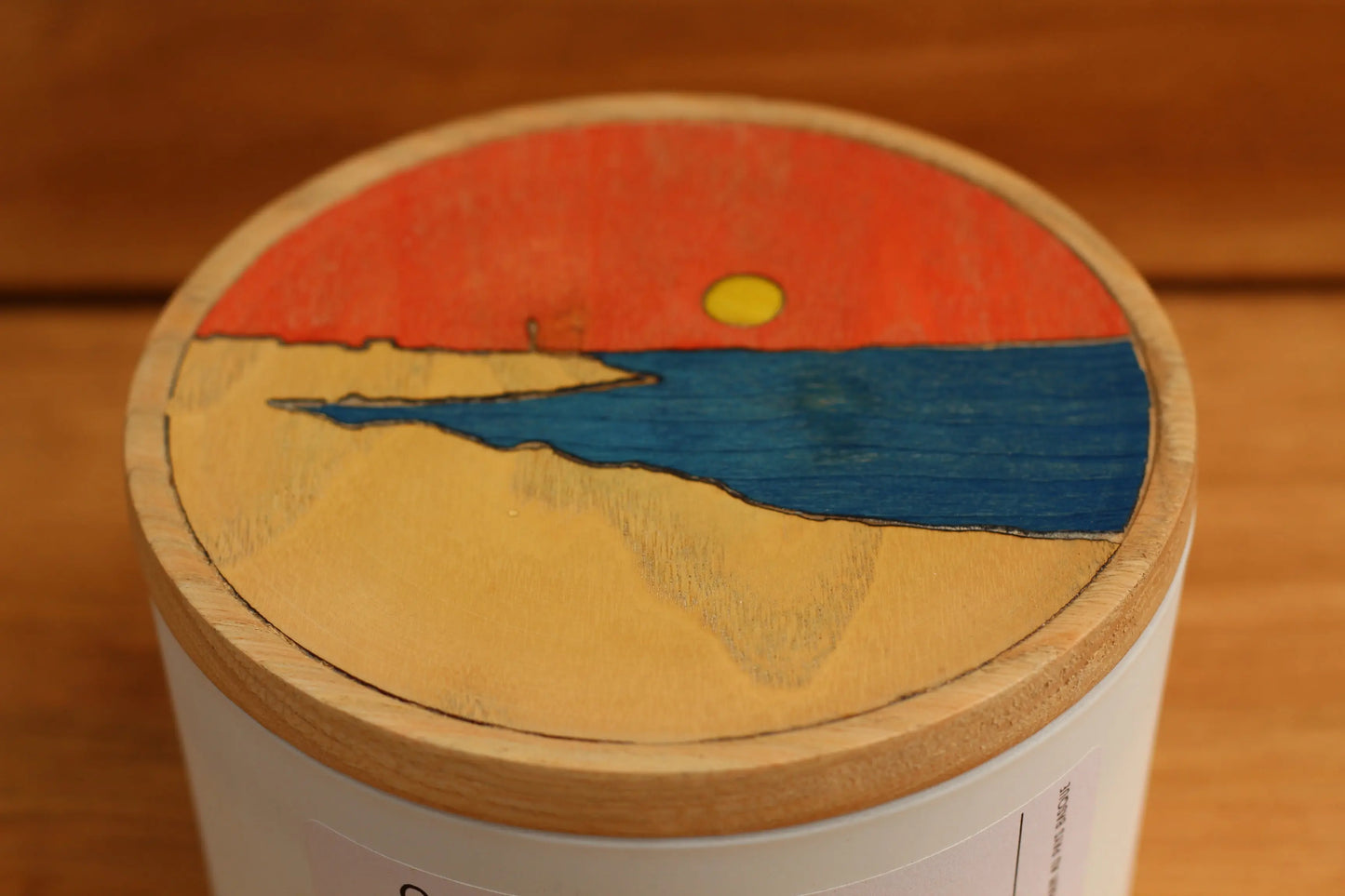 Bougie artisanale parfumée "Plage" avec couvercle en placage bois teinté - 350 g Sugarra