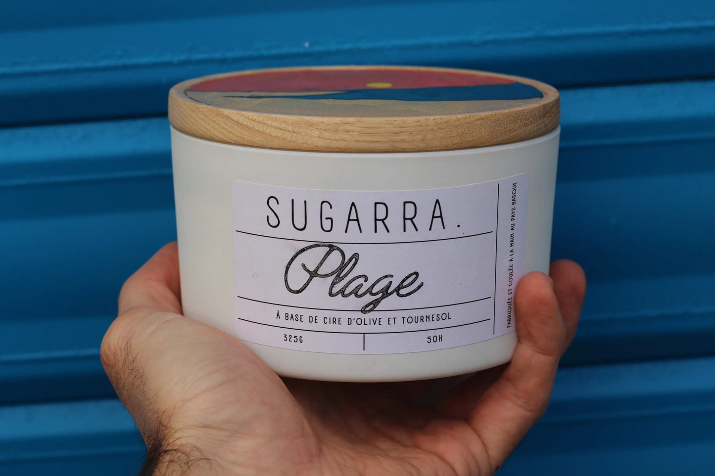 Bougie artisanale parfumée "Plage" avec couvercle en placage bois teinté - 350 g Sugarra