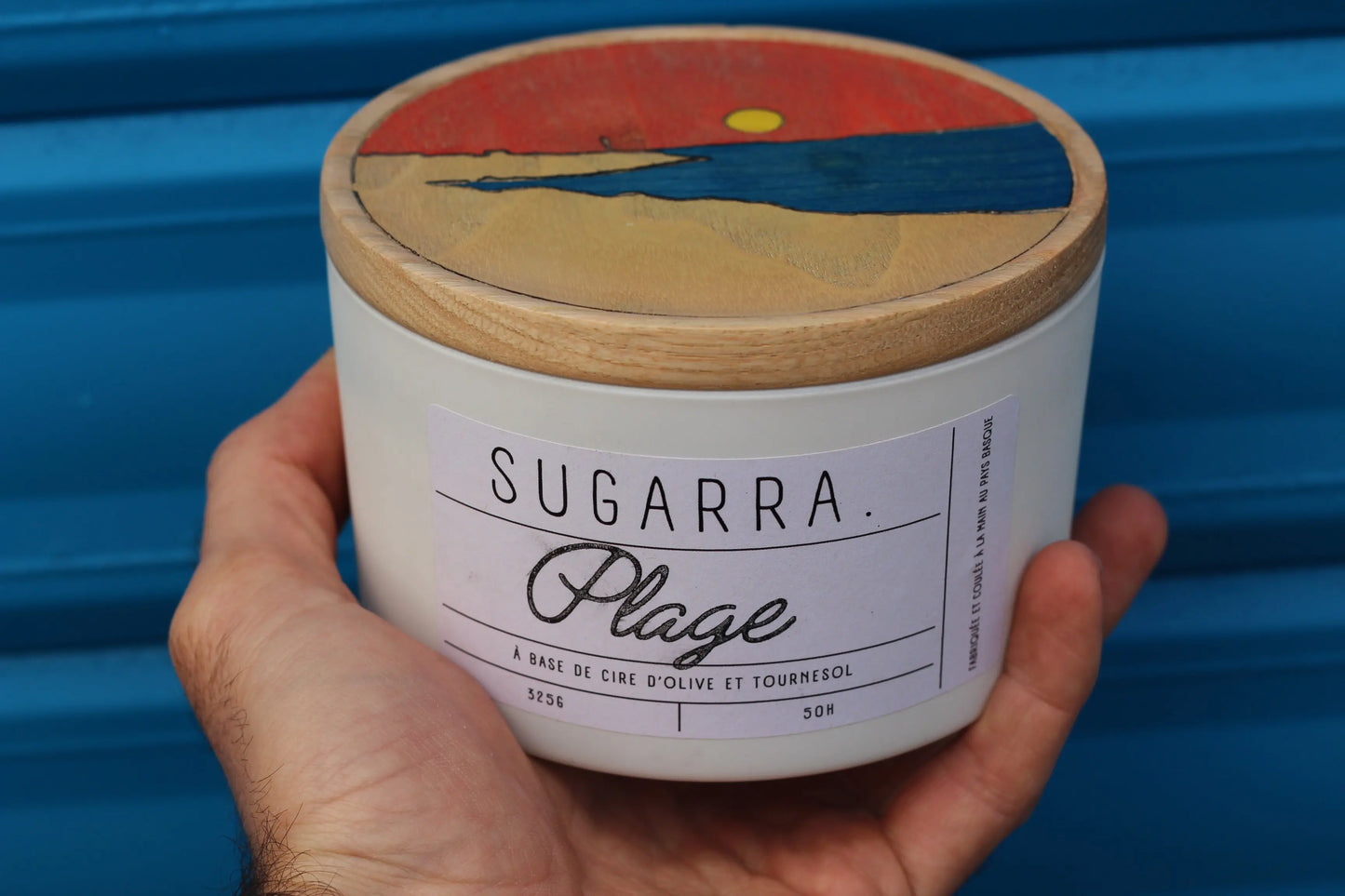 Bougie artisanale parfumée "Plage" avec couvercle en placage bois teinté - 350 g Sugarra
