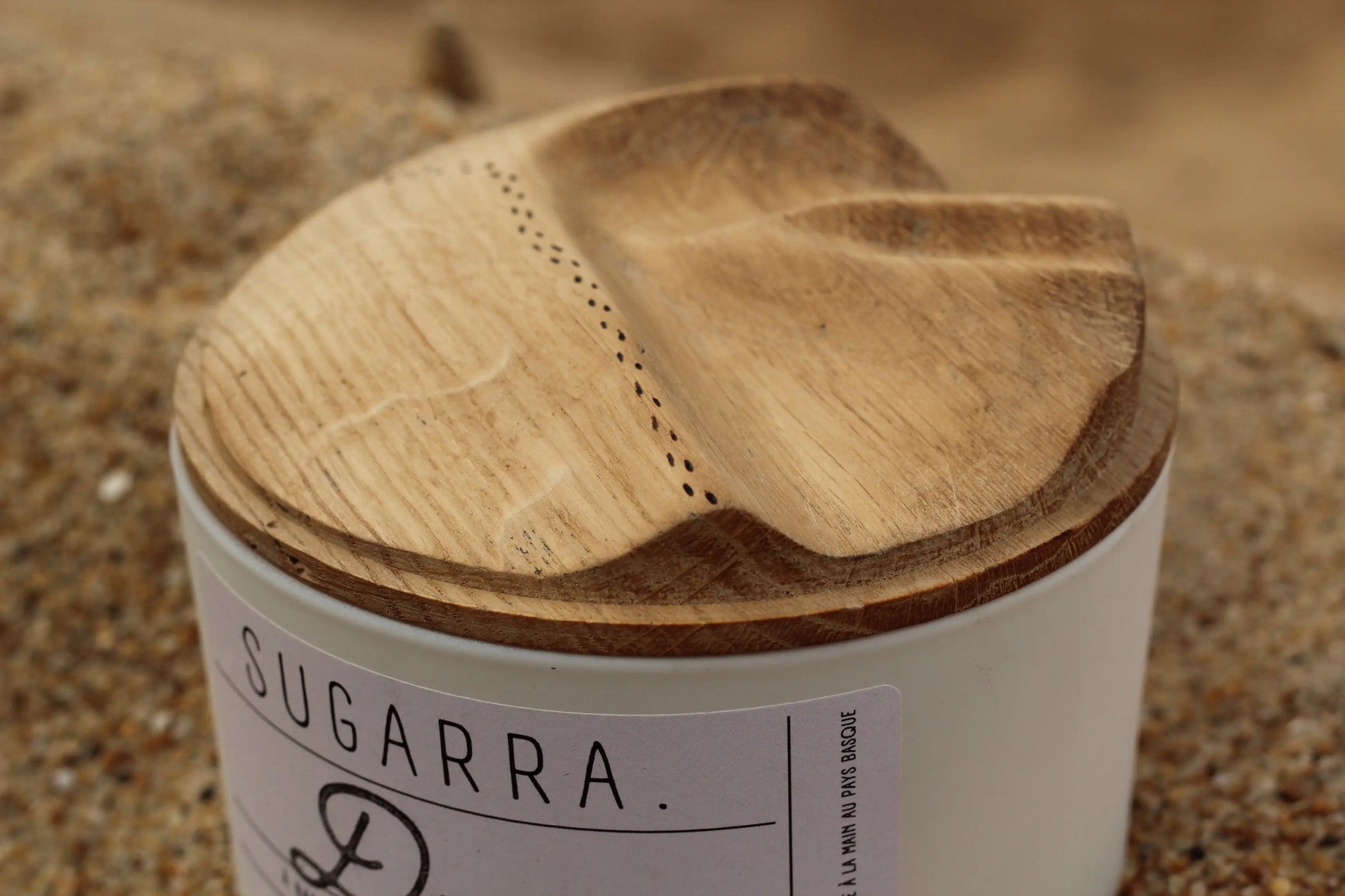Bougie artisanale parfumée "Dune" avec couvercle sculpté à la main - 350 g Sugarra